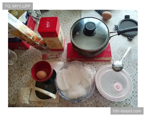 常园家的冰箱里只有鸡胸肉和蛋白粉，连瓶可乐都找不到